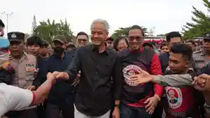 Ganjar-Pranowo-menghadiri-acara-senam-sehat-bersama-ribuan-relawan-BNBG-Deli-Serdang.jpg