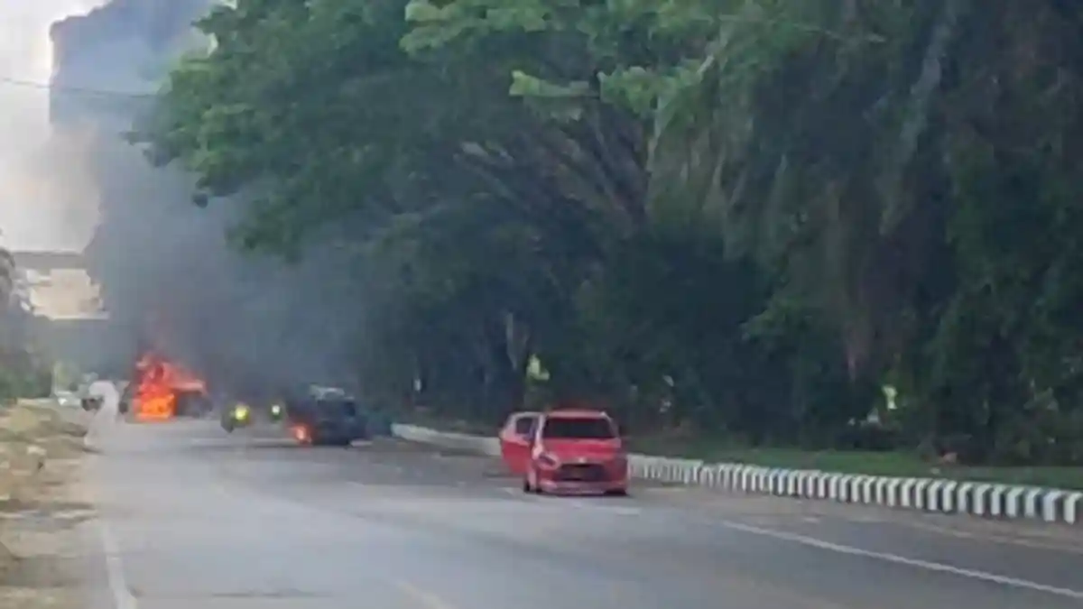 Bentrok di Kendari Beach Pecah Lagi, 2 Korban Luka-luka, 2 Mobil Dibakar Massa