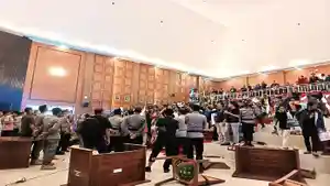 Suasana-aksi-unjuk-rasa-AMAN-di-Gedung-DPRD-Sinjai.jpg