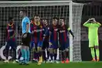 lionel-messi-dua-dari-kanan-merayakan-gol-bersama-rekan-satu-timnya.jpg