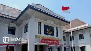 Gedung-Kejari-Solo.jpg