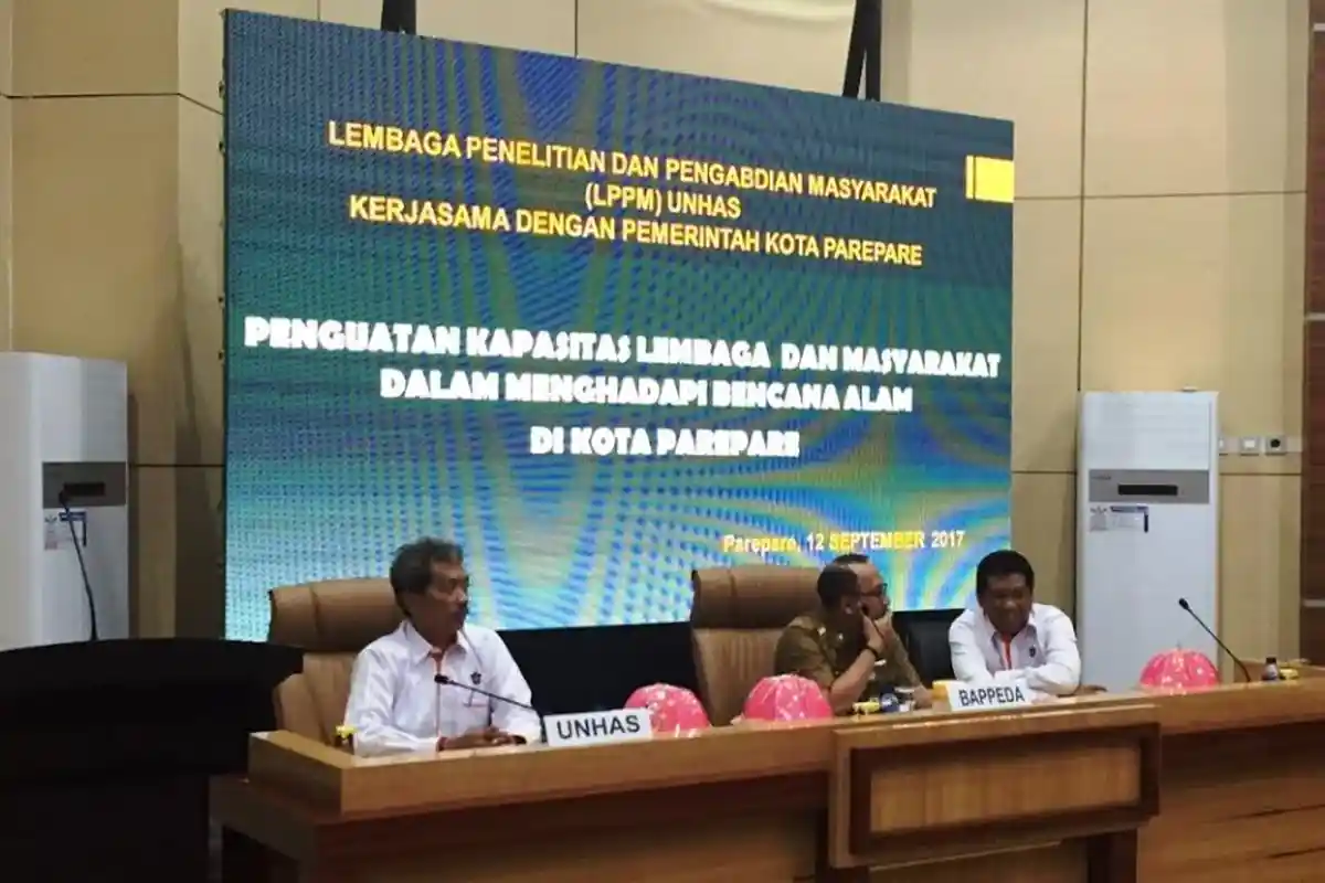 LP2M Unhas Ajari Masyarakat Parepare Hadapi Bencana Alam