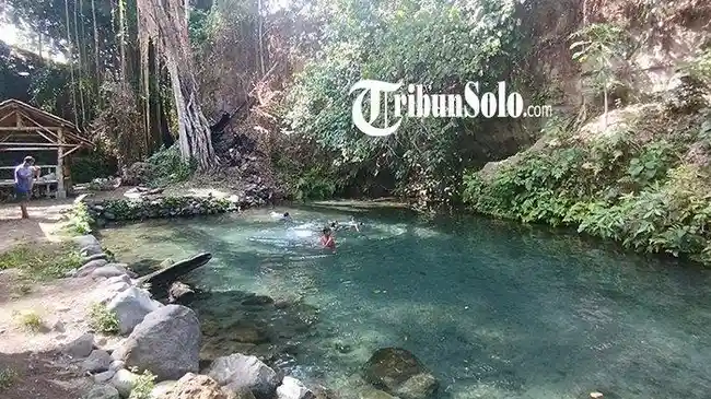 Umbul-Kroman-terletak-di-Desa-Mranggen-Kecamatan-Jatinom-Klaten.jpg