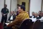 Ahok Bacakan Pledoi di Persidangan