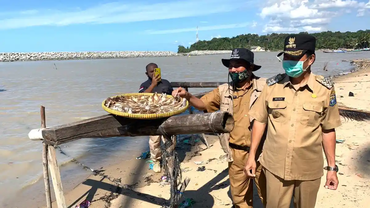 Bupati Bateng Tinjau Lokasi Dermaga Tambat Labuh Desa Penyak