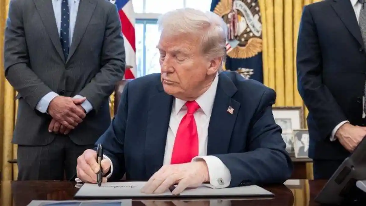 Trump Usulkan 'Kartu Emas' Untuk Imigran Agar Bisa Jadi Kewarganegaraan AS Seharga 5 Juta Dolar
