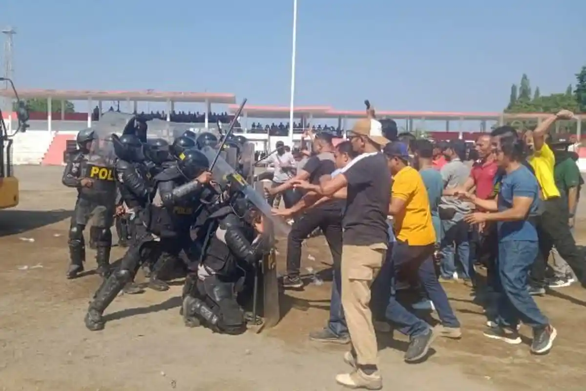 Jelang Pemilu, Polres Ende Simulasi Sistem Pengamanan Kota di Lapangan Pancasila Ende