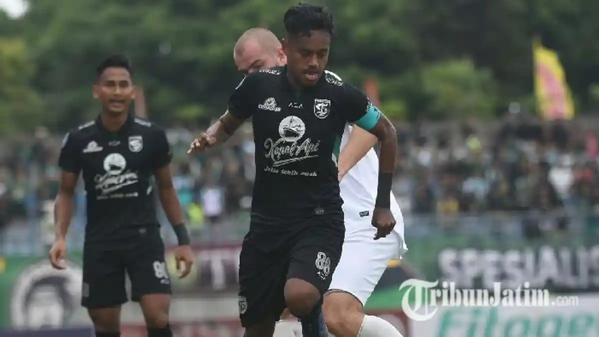Pelatih Persebaya Sebut PSM Makassar Menang Karena Beruntung