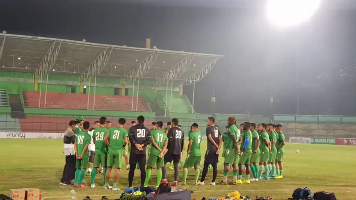 Perdana Main Malam Hari, Pelatih PSMS Lakukan Hal ini Kepada Pemain PSMS
