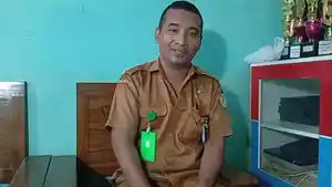 Kepala-SD-Negeri-Batu-Cermin-Labuan-Bajo-Agustinus-Aba.jpg