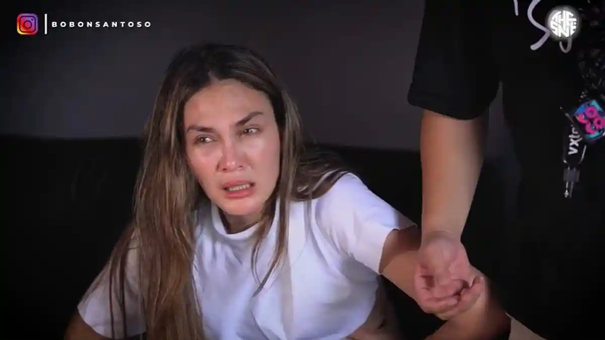 Makan Keripik Super Pedas, Luna Maya Nangis Kesakitan hingga Dijemput Ambulans: Perut Sakit Banget