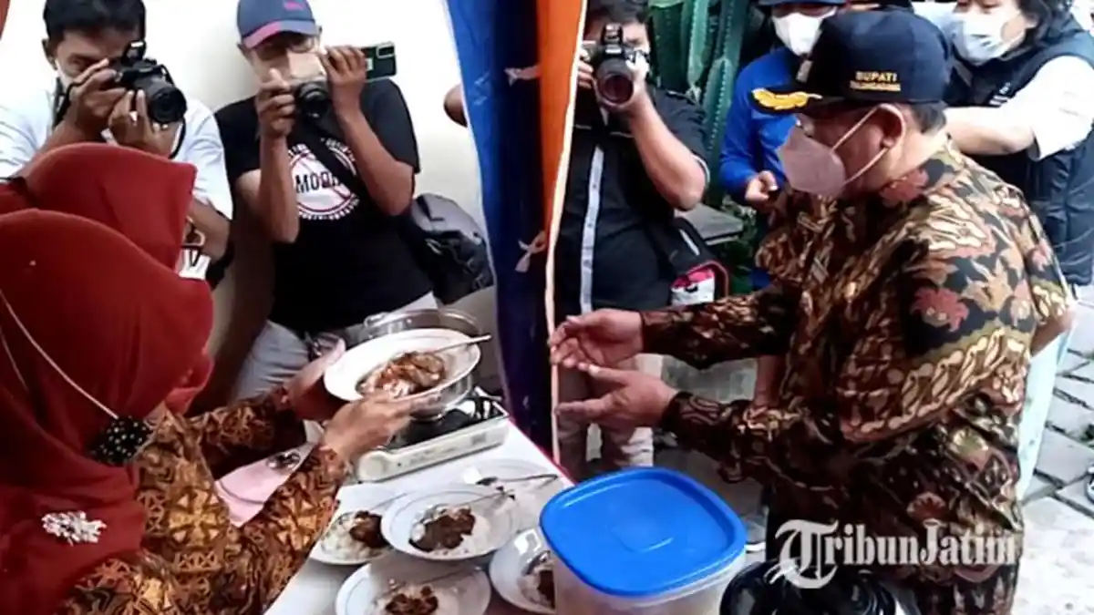 Makan Kenyang Bayar Seikhlasnya di Warung Ikhlas Milik Dekopinda Tulungagung, Tersedia 5 Menu