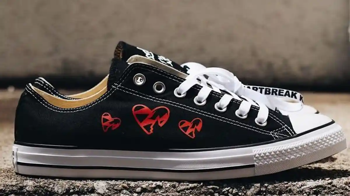 Converse Luncurkan Sneakers Chuck Taylor Bertema Bintang-bintang WWE
