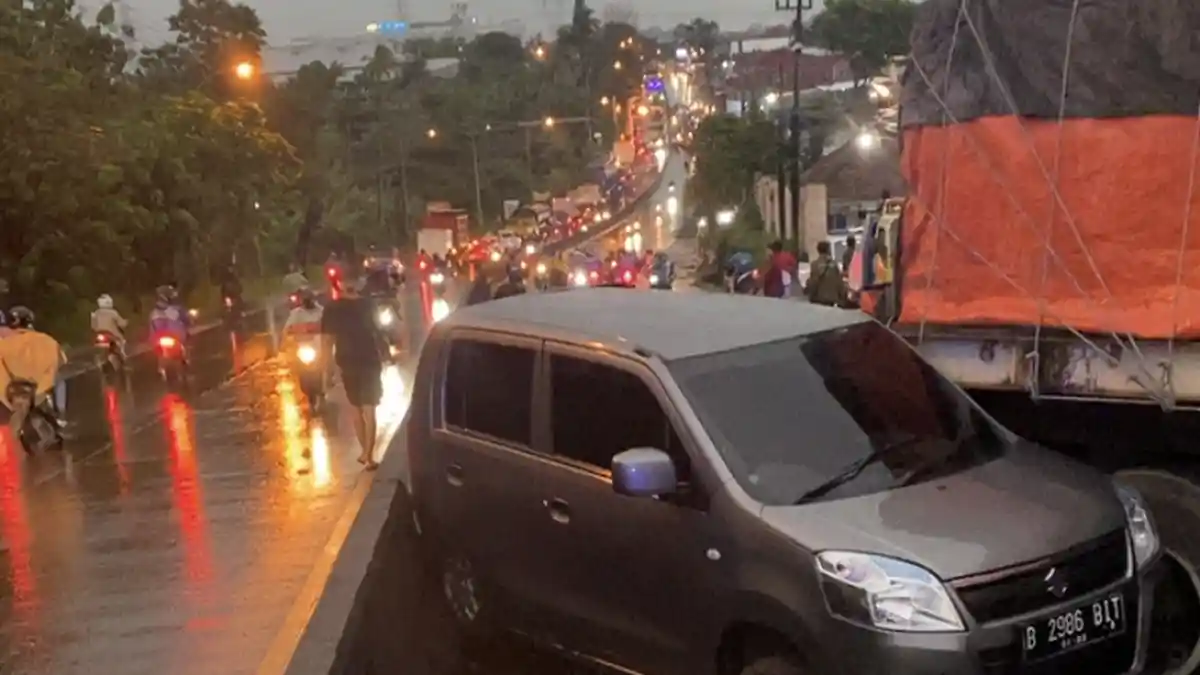 BREAKING NEWS: Kecelakaan di Depan Cimory Kabupaten Semarang, Lalin ke Arah Bawen Macet Total