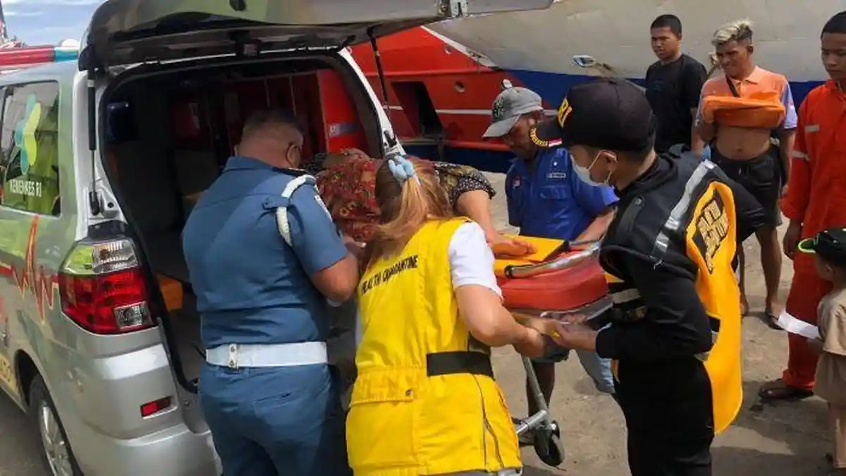 Seorang Wanita Asal Manado Melahirkan di Atas Kapal Barcelona, Dibantu Bidan Peralatan Seadanya