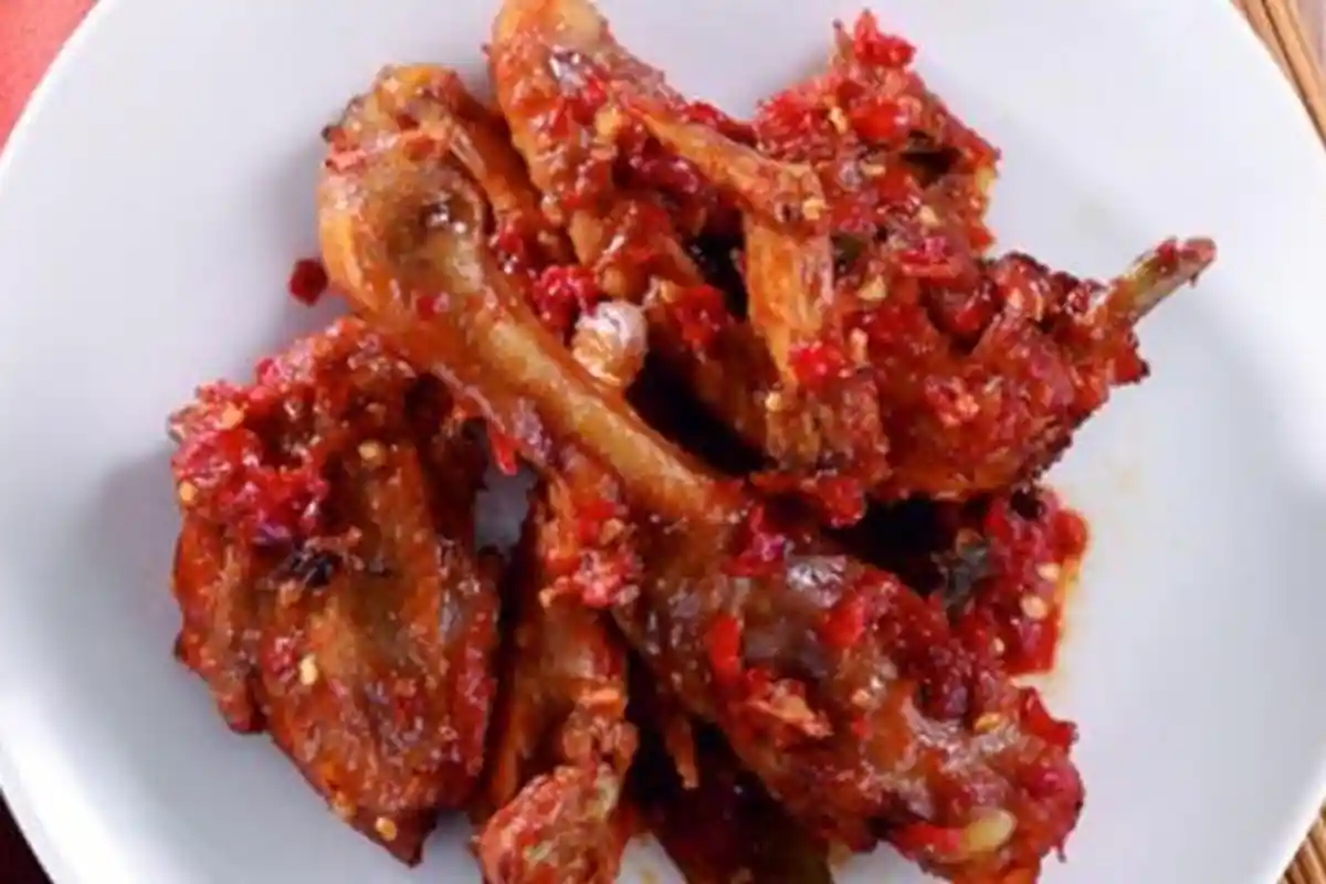 Resep Ayam Goreng Sambal Terasi - Pedasnya Bikin Jatuh Hati