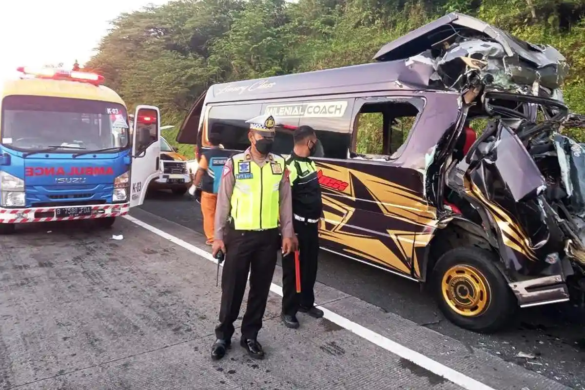 Ternyata Sopir Truk Tak Tahu Ada ELF Terseret di Belakang, Kecelakaan Tol Solo-Semarang, 5 Tewas