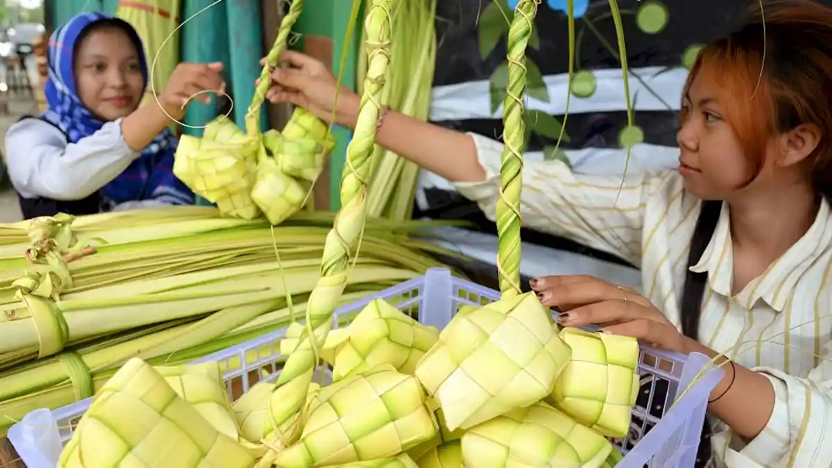 Mengenal Tradisi dan Filosofi Kupatan atau Lebaran Ketupat