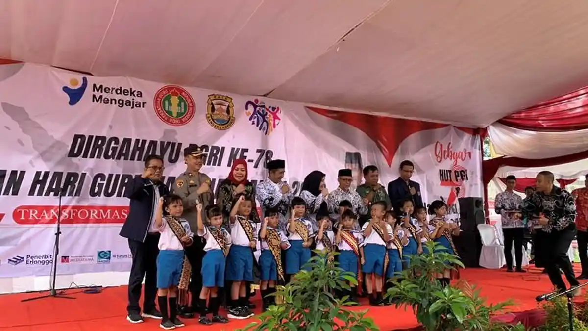 Breaking News Peringati HUT ke-78 PGRI, Guru di Bandar Lampung Harap Pendidikan Terus Maju