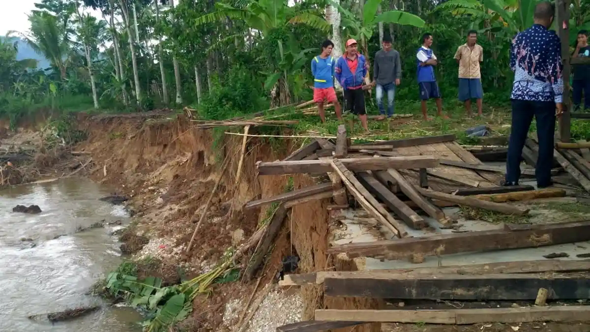 Rumah Janda Anak 4 di Pringsewu Tersapu Arus Deras Sungai Way Waya saat Hujan, Begini Kondisinya
