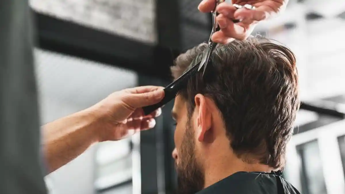 Arti Mimpi Potong Rambut Pendek: Kedudukan atau Pangkat Akan Dicopot