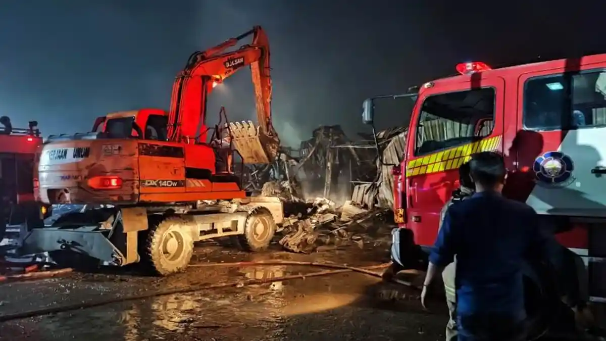 Update Kebakaran Relokasi Pasar Johar: Api Padam setelah 3 Jam, 146 Personel Diterjunkan