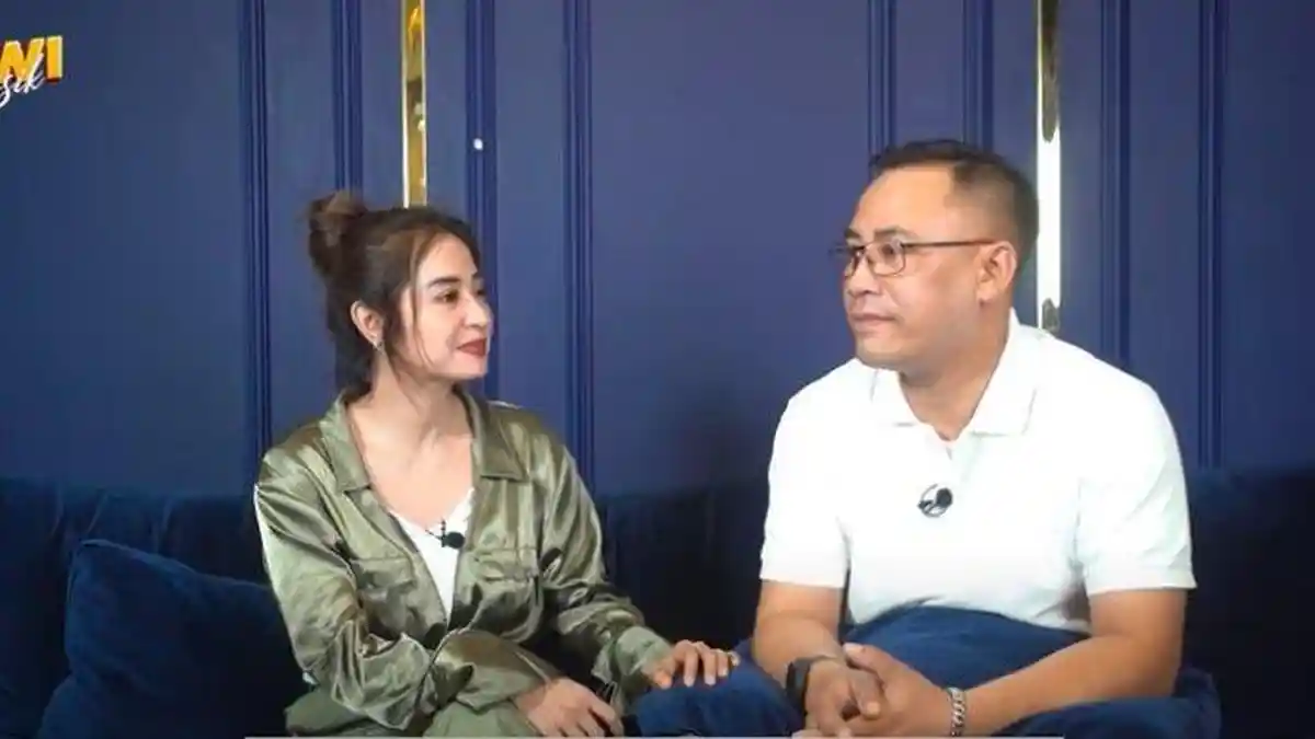 Minta Didoakan, Dewi Perssik Berharap Tahun Ini Rully Menikahinya