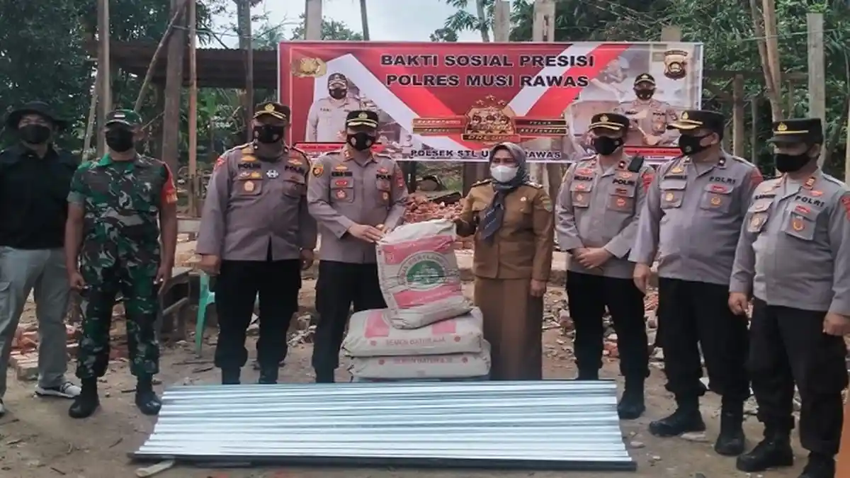 Update Puting Beliung Musi Rawas, Polisi Serahkan Bantuan 100 sak Semen Hingga Beras