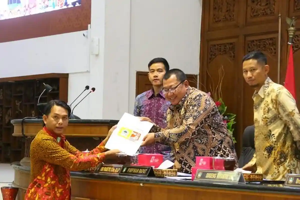 DPRD Kota Surakarta Rapat Paripurna Raperda Penyelenggaraan Bangunan & Perlindungan Pengelolaan LH