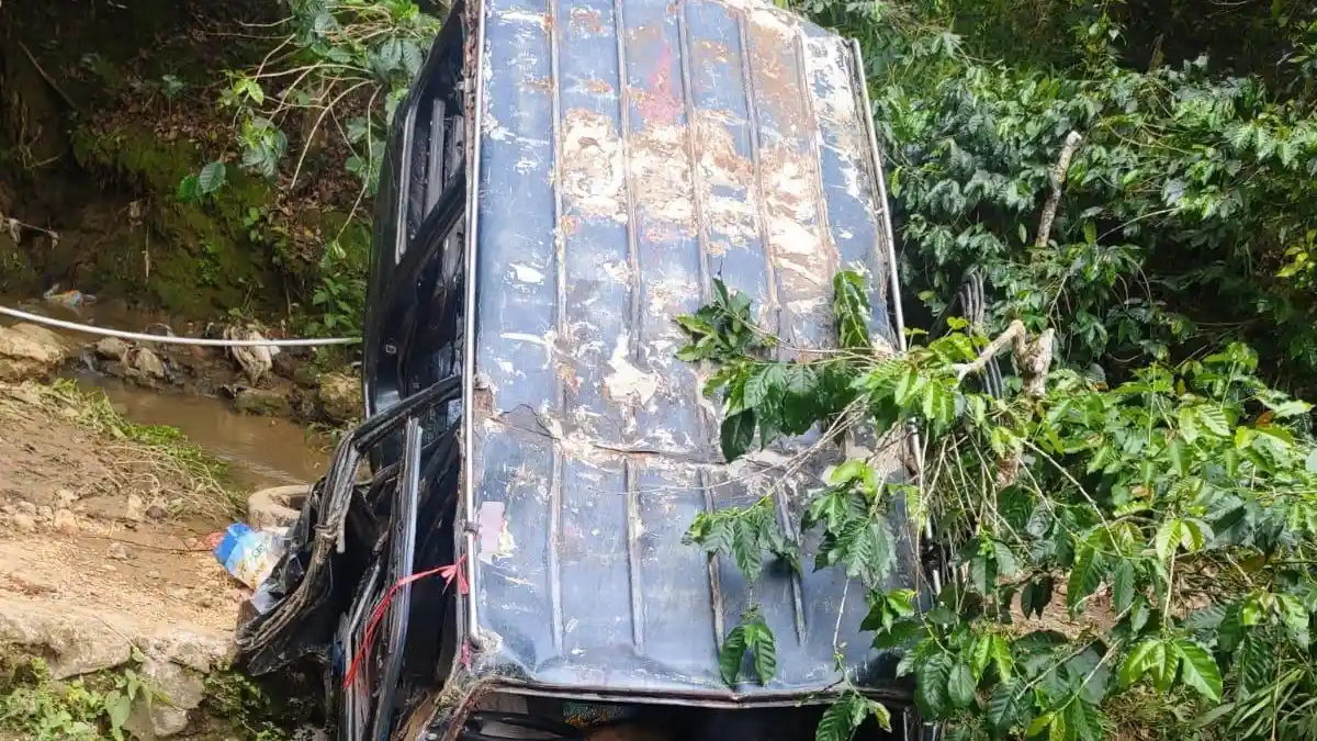 Toyota Kijang Terjun ke Jurang di Enrekang, 2 Tewas 4 Luka-luka