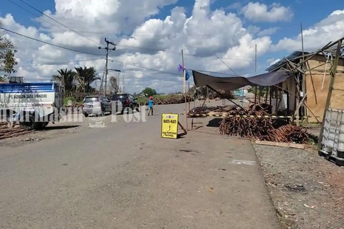 Pasca Ambruk pada 2017, Jembatan Mandastana Kabupaten Barito Kuala Mulai Dikerjakan - Material-di-dekat-Jembatan-Mandastana-Kabupaten-Barito-Kuala-Batola-Minggu-05062022.jpg