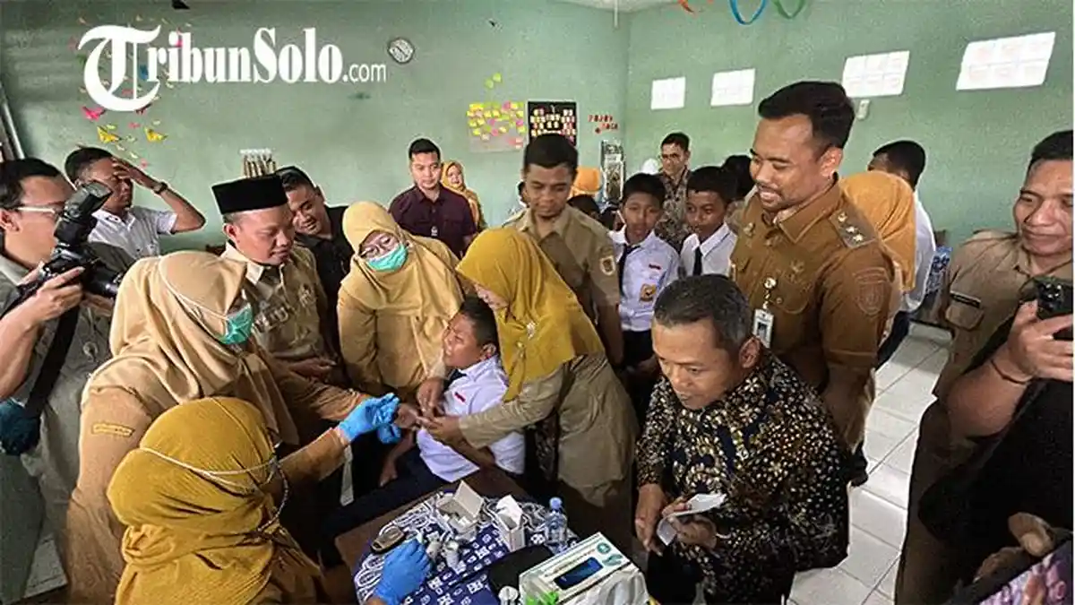 Wabup Benny dan Wamendikdasmen Tinjau Cek Kesehatan Gratis di SMPN 3 Klaten, Deteksi Awal Penyakit
