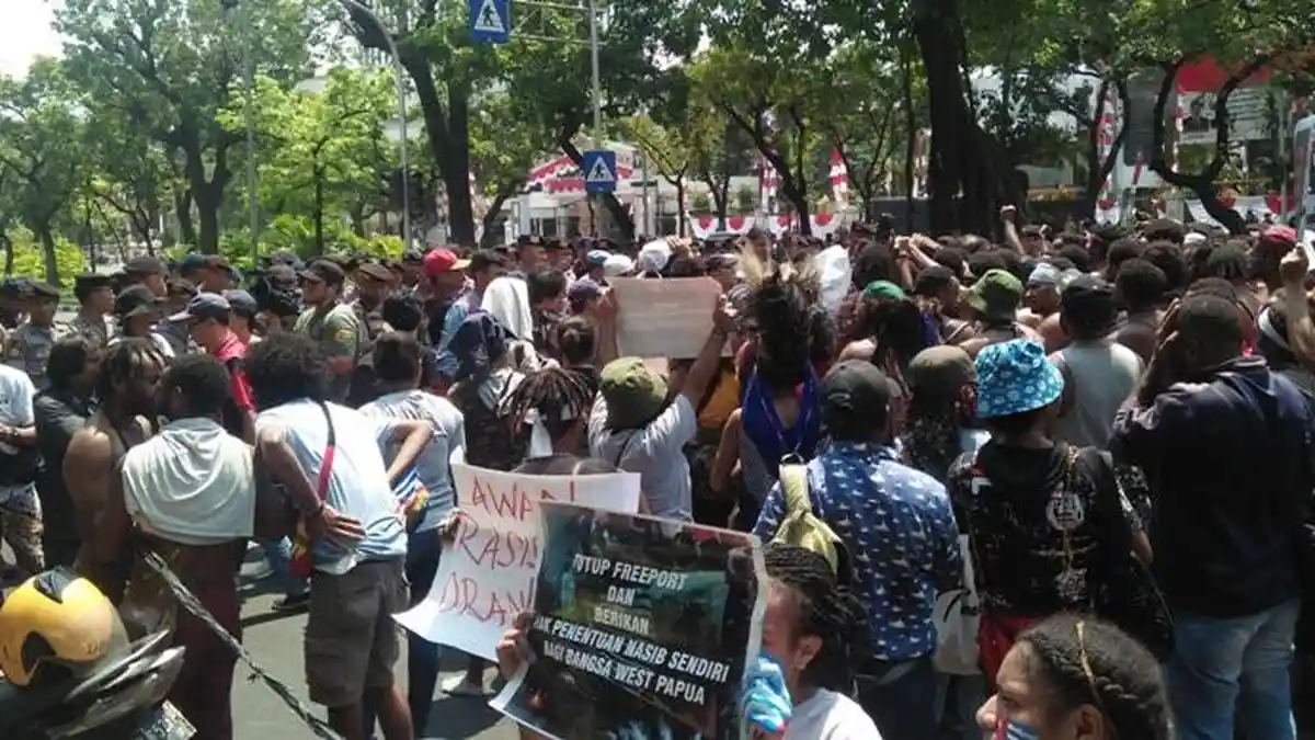 Mahasiswa Papua Orasi di Depan Kemendagri