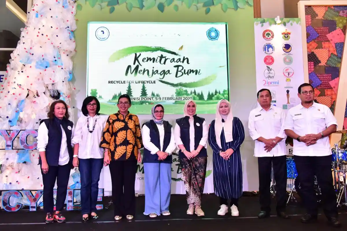 PKK Sulsel di Bawah Kendali Lies F Nurdin Bermitra dengan Berbagai Pihak Demi Kurangi Sampah Plastik - ketua-tim-penggerak-pkk-provinsi-sulawesi-selatan-lies-f-nurdin-1-542020.jpg