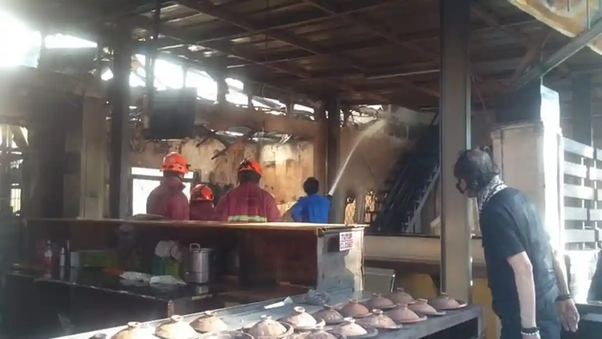 Api yang Bakar Warung Surabi Parade Berhasil Dipadamkan, Aset Bangunan Rp 914 Juta Terselamatkan