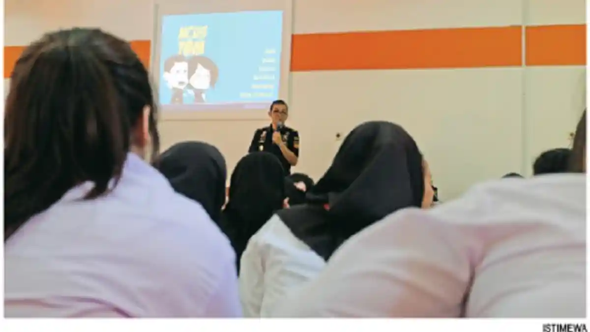 Kelas Inspirasi: Ulas Trans-national Organized Crime Bersama HI Undip