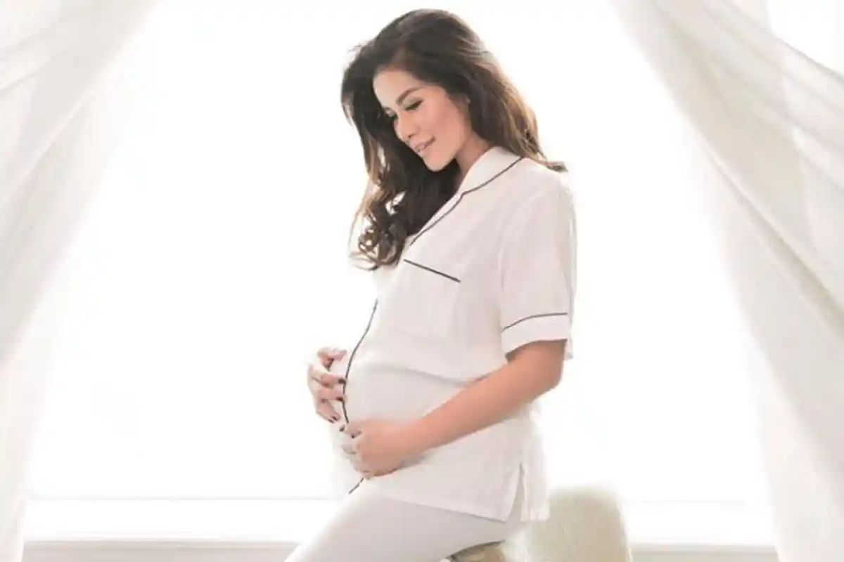 Pose Olla Ramlan Saat Foto Endorse Bra Menyusui Jadi Sorotan, Duh Sampai Digoda Habis-Habisan!