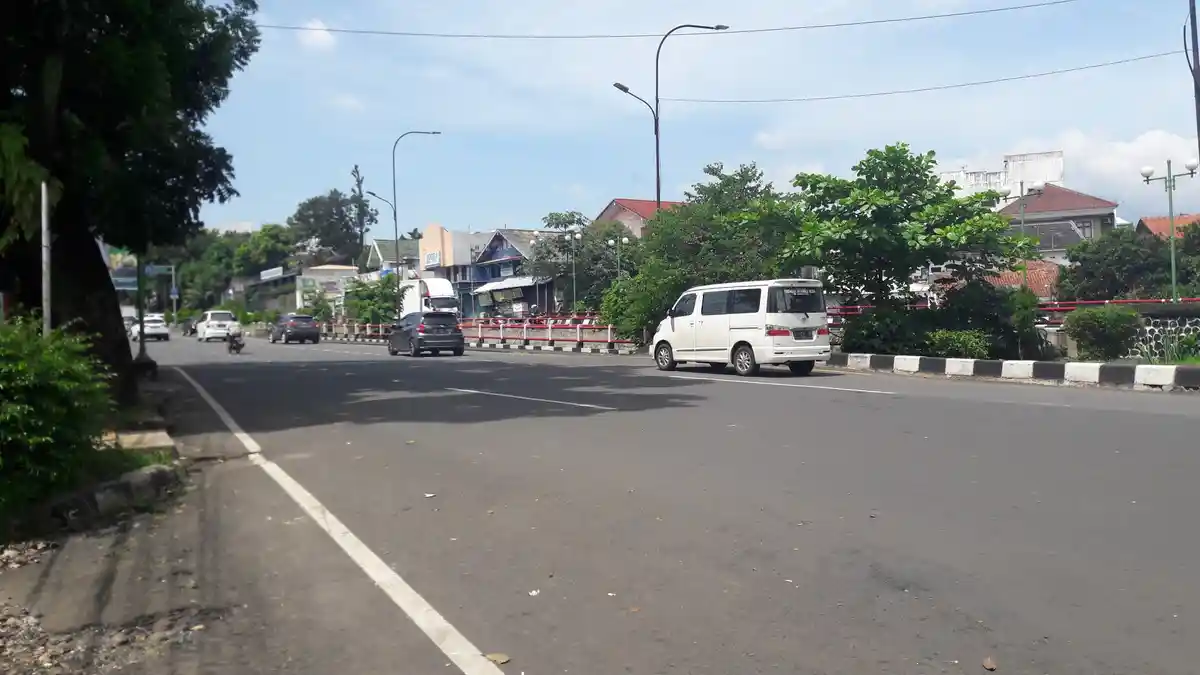 Info Lalu Lintas : Laju Kendaraan ke Arah Tajur Bogor Lancar di Jalan Pajajaran