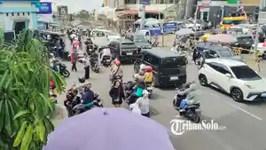 Suasana-Jalan-Solo-Tawangmangu-jalur-Wisata-Tawangmangu-di-hari-pertama-pada-tahun-2026.jpg