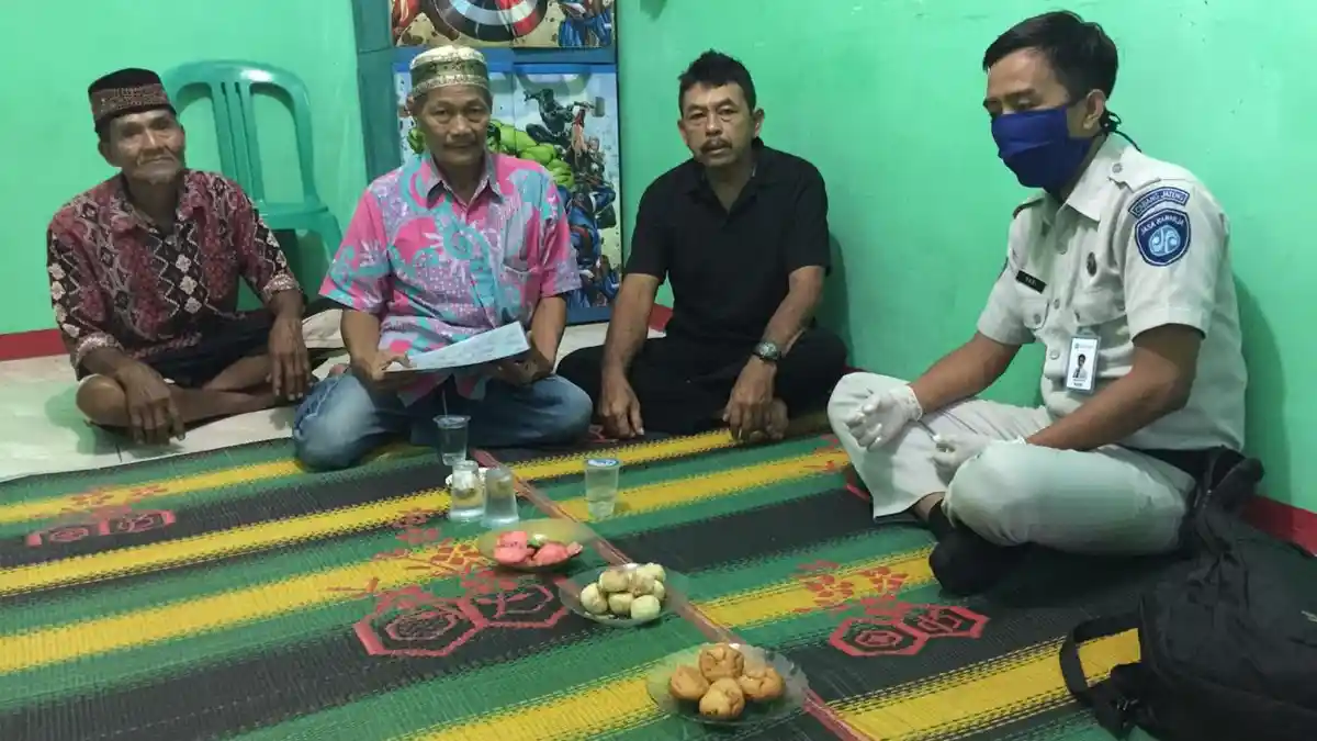Jasa Raharja Serahkan Santunan Korban Kecelakaan Mobil Ambulans di Brebes 