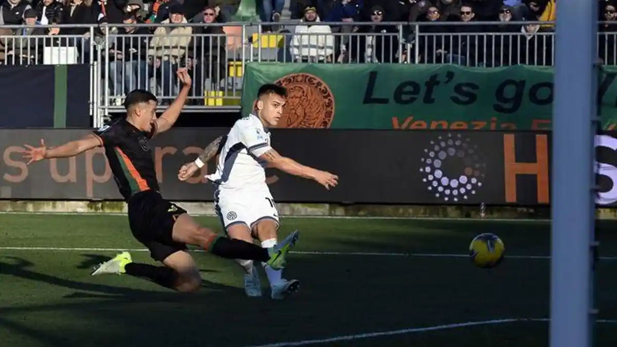 Liga Italia - Jawaban Berkelas Jay Idzes Hadapi Lautaro Martinez Meski Venezia Kalah Minimalis