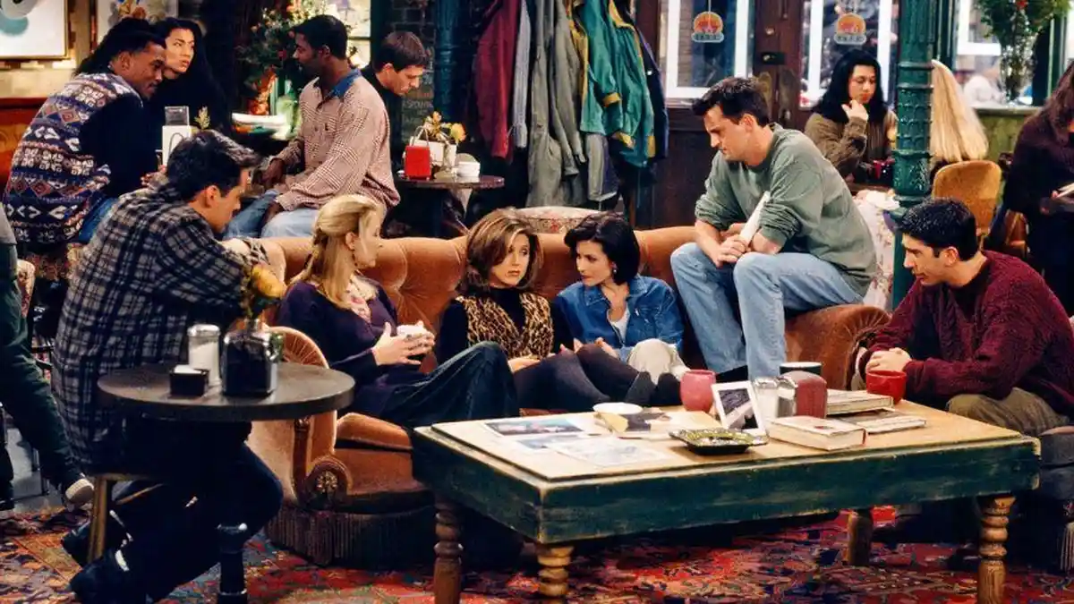 Lukisan Ikonik di Set 'Friends' Dilelang, Bagaimana Penggemar Serial Ini Bisa Mengikutinya?