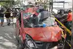 Kondisi-mobil-merah-penabrak-tiga-pengendara-sepeda-motor-pagi-tadi.jpg