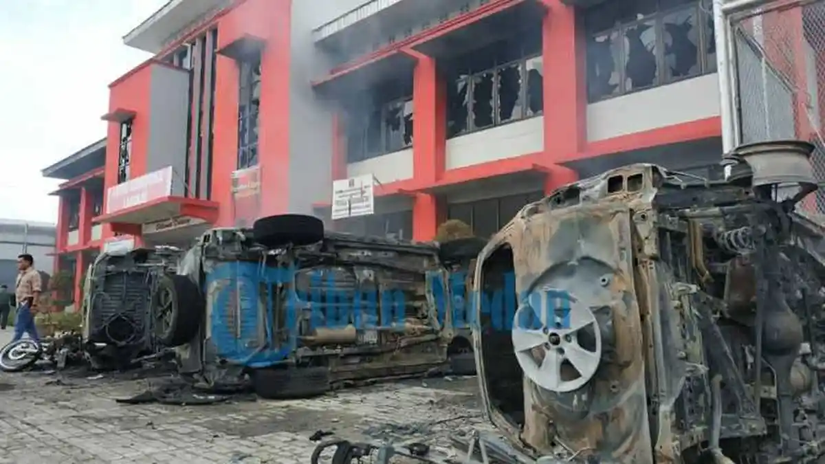 BREAKING NEWS: Petugas Damkar Padamkan Api di Lapas Hinai Langkat, Lihat Barang-barang yang Hangus
