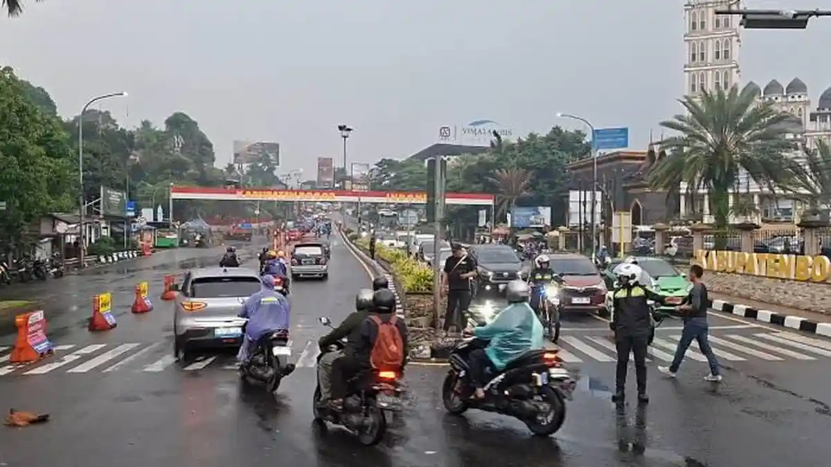 Setelah 4 Jam One Way Arah Jakarta, Jalur Puncak Bogor Kini Sudah Kembali Normal Dua Arah
