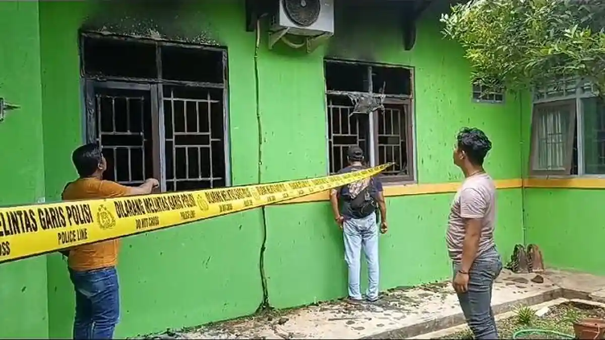 Kantor Kecamatan Banyuputih BatangTerbakar, Diduga Disengaja. Dokumen dan Laptop Camat Hangus