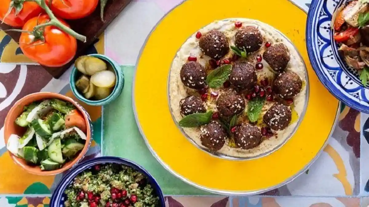 12 Adab Makan Sesuai Ajaran Rasul, Lengkap Doa Sebelum dan Sesudah Makan