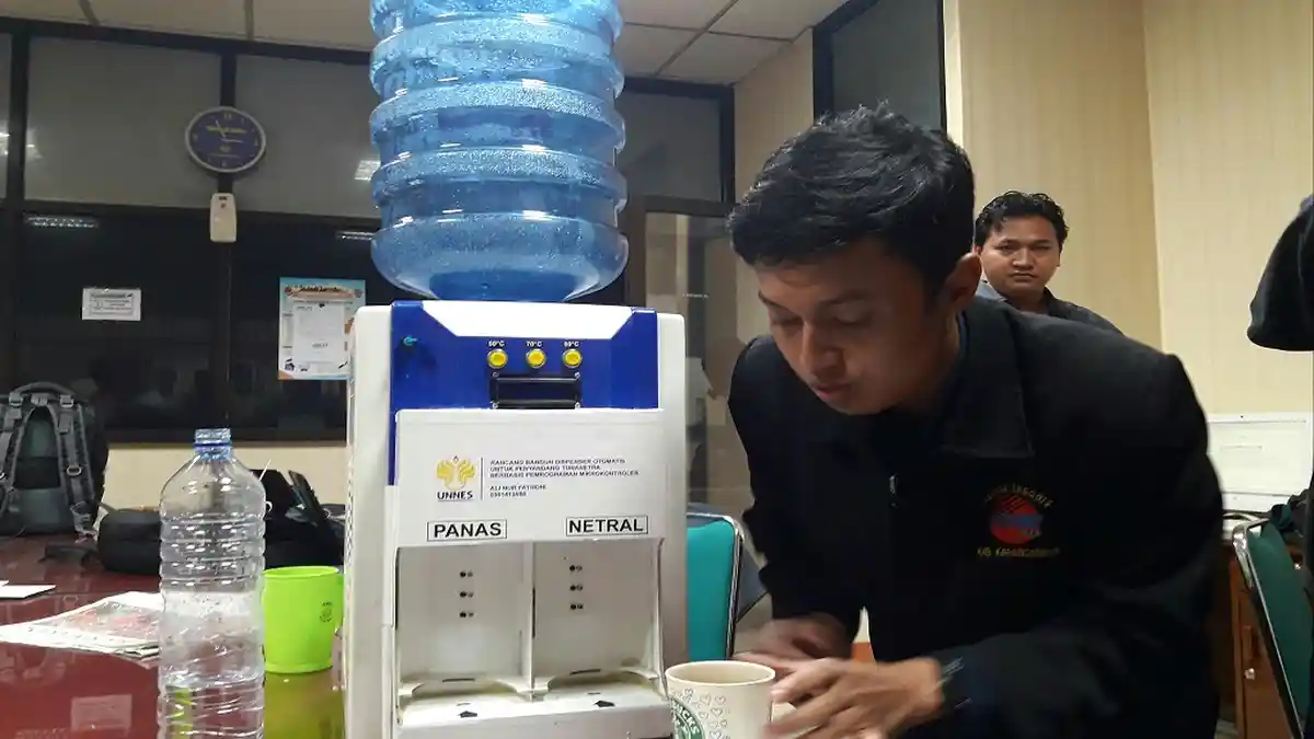 Lulusan Teknik Elektro Unnes Ini Ciptakan Dispenser Khusus Penyandang Tunanetra