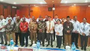 20231024_Foto-bersama-komisioner-KPU-se-Papua-Barat-Daya-usai-rakor.jpg