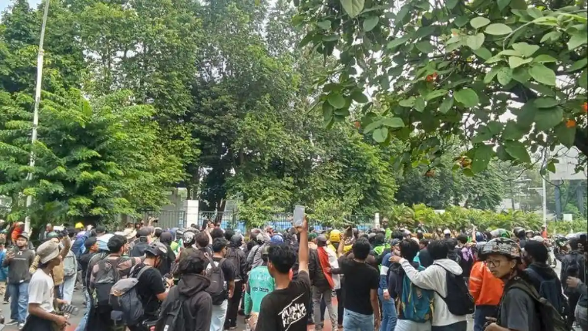 Unjuk Rasa Bubarkan DPR RI di Jakarta Berakhir Ricuh